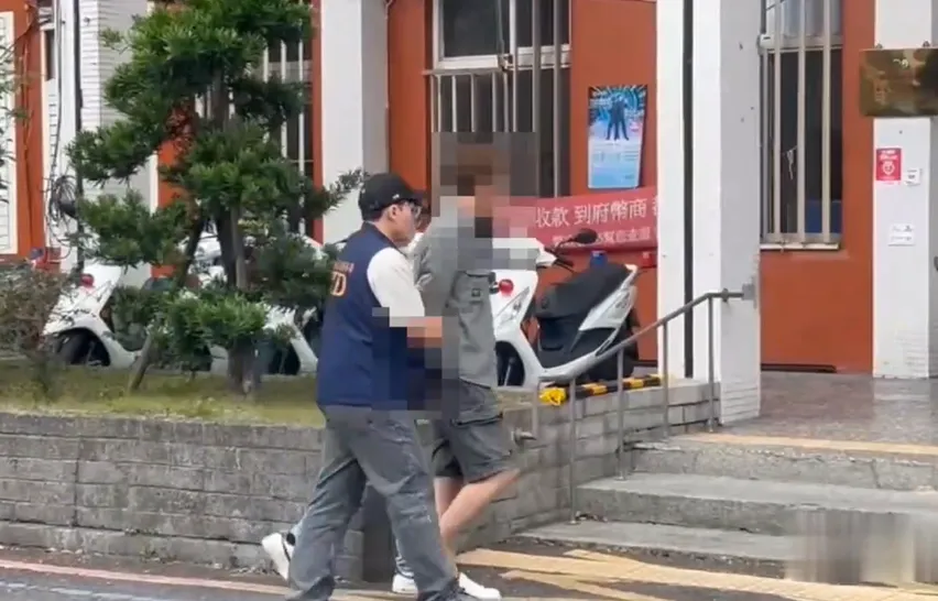 持刀男遭逮捕。（圖／翻攝畫面）