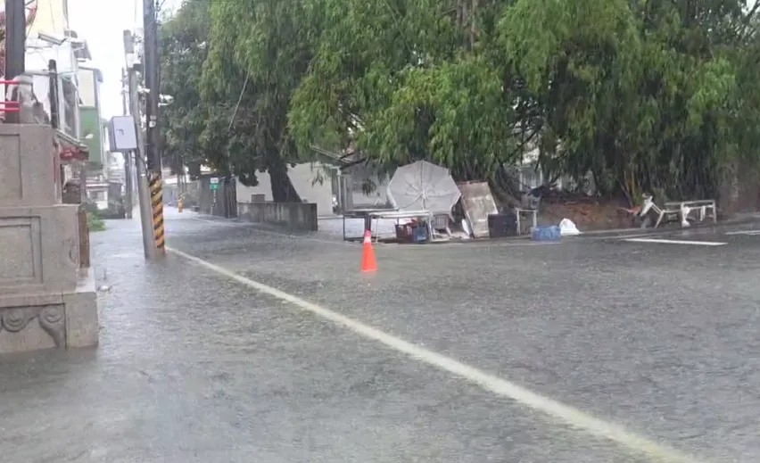 屏東新園淹水。（圖／中天新聞）