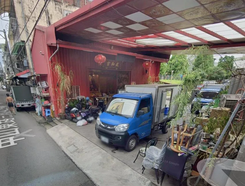 桃園中壢武和宮前爆發少年遭圍毆拖行事件引發社會關注。（圖／Google map）