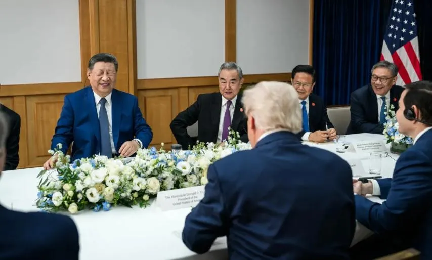 下一秒習近平開懷大笑。（圖/翻攝白宮網站）