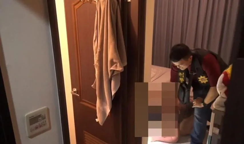 警方攻堅逮捕吳姓主嫌。(圖/翻攝畫面)