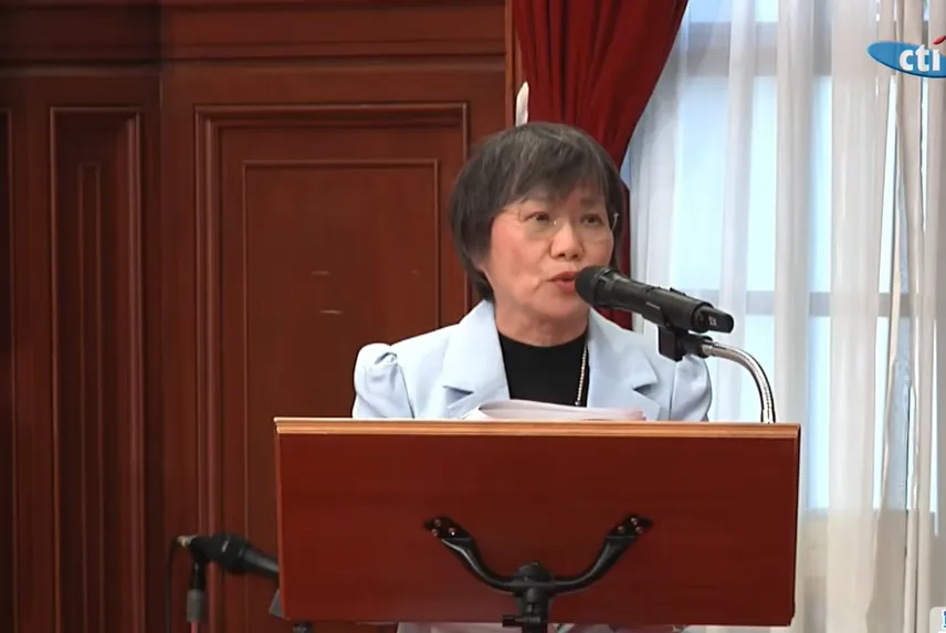 內政部長劉世芳說明，未來婚育宅增量希望企業無償捐贈部分容積獎勵。（圖／中天新聞）
