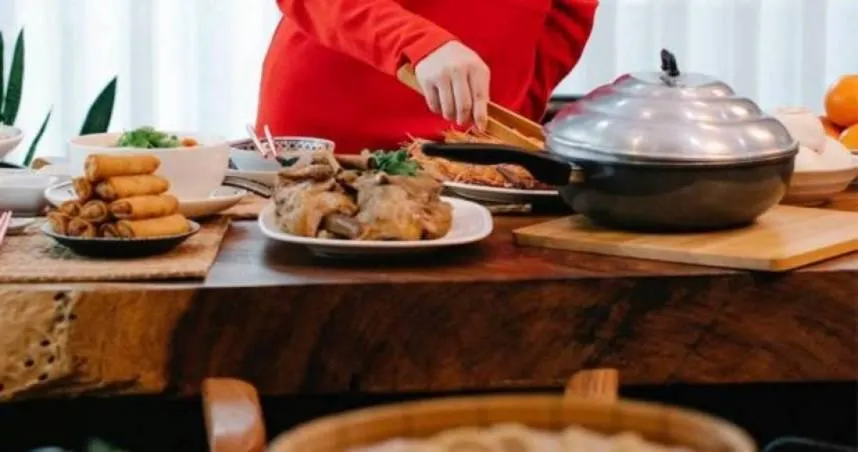 過年後最常見的症狀就是腹脹、胃食道逆流，其次才是腹瀉，而腹瀉多半短時間即可改善。（示意圖／Pexels）