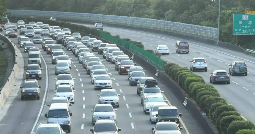 中秋連假第3天國道湧北返車潮。(示意圖/資料照)