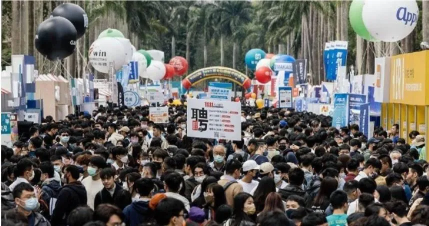 台灣是否適合推行周休三日？最新網路投票有42.5%的民眾表示贊成（報系資料照）