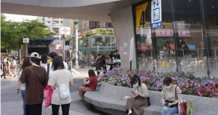 一名網友和朋友在中山捷運站被搭訕。（示意圖／翻攝自Google Maps）