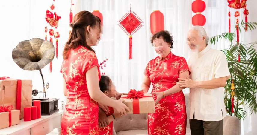 民俗專家楊登嵙分享大年初二回娘家的5項開運注意事項，穿大紅色或亮色系衣物看起來更有精神。（示意圖／取自photoAC）