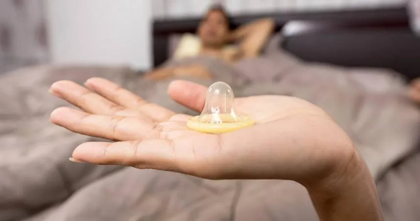 多重性伴侶、未全程正確使用保險套及曾感染其他性傳染病，皆為感染人類免疫缺乏病毒的重要風險因子。（示意圖／pixabay）