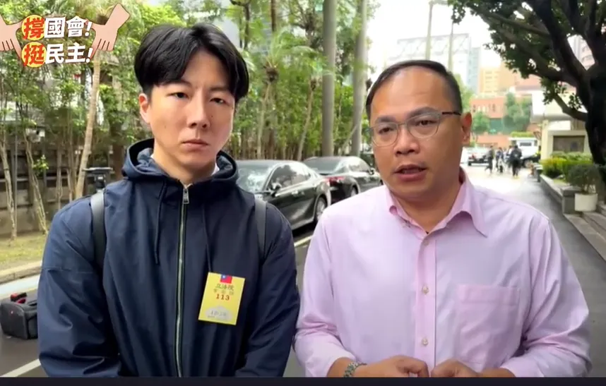 民進黨發言人吳崢（左）、立委王義川（右）。（圖／資料照）