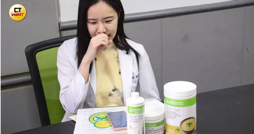 受害人之一的林安安出面爆料多位女員工遭到行銷部徐姓女經理職場霸凌。(圖/黃鵬杰攝)