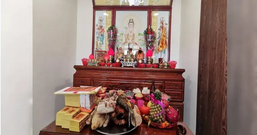 農曆12月24日是送神日，並要「清囤」，掃除家中一切晦氣。（圖／台中市名門命理教育協會創會理事長楊登嵙提供）