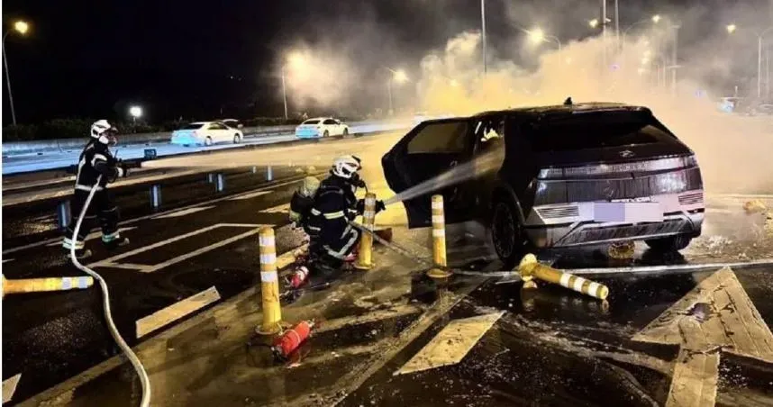 火燒車現場。（圖／翻攝畫面）