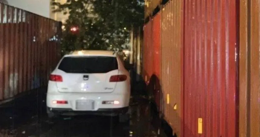基隆貨櫃場驚現男子死亡車內。（ 圖／翻攝畫面）