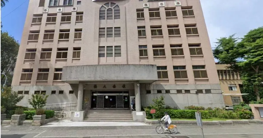 民營連鎖加油站業者「山隆通運」公司，驚傳董事長鄭人豪涉及掏空弊案，新北地檢署昨日兵分多路搜索山隆通運與鄭男住家等32處地點，並帶回鄭男等20多人偵辦。（圖／翻攝Google Map）
