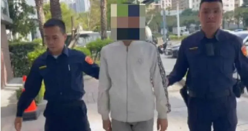 台中1輛轎車行經警局門口欲拍片,豈料17歲少年竟在車上吸毒咖啡,後續被移送少年法庭。(圖/翻攝畫面)