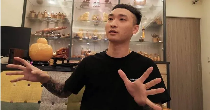 胡凱彬在去年2次涉嫌率眾持球棒毆打離職女員工。(圖/翻攝畫面)