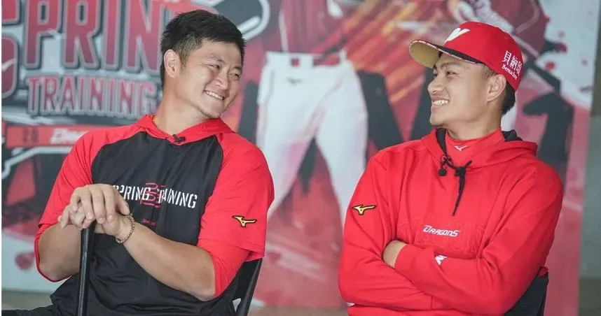 蔣少宏（左）與徐若熙（右）專訪過程彼此吐槽。（圖／TVBS提供）