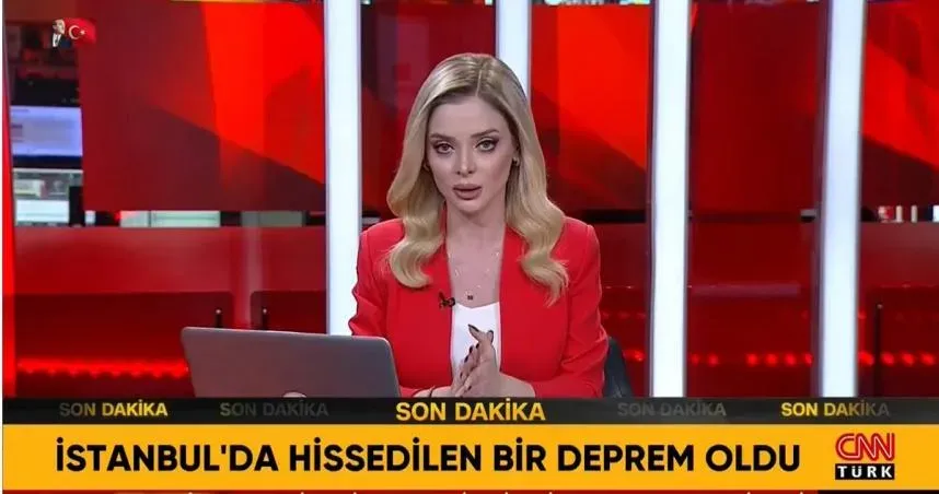 土耳其當地時間23日下午發生規模6.2強震，《CNN Türk》女主播博茲貝奧盧一度嚇到泛淚，但仍鎮定播報完新聞。（圖／翻攝自X@cnnturk）