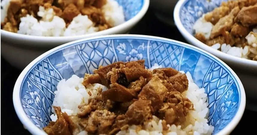 近期豬價連連上漲,在地知名滷肉飯業者陸續宣布漲價,未來恐難再見銅板美食。(示意圖/非當事店家/取自pexels)