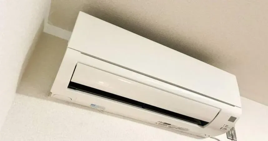 裝修行老闆娘發現有同行在販賣「冷氣噴霧」，感到非常傻眼。（示意圖／翻攝自photoAC）