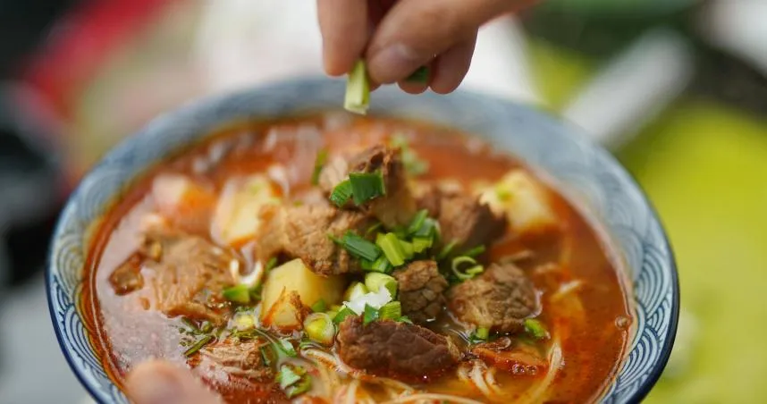 外食族除了要注意食材本身含有的油脂,更要留意烹調過程額外添加的油量。(示意圖/Pexels)