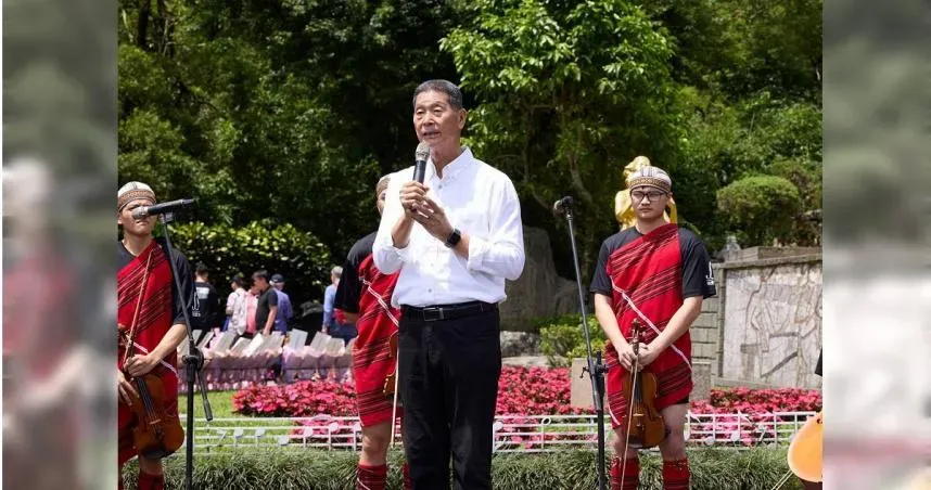 鄧長富透露之前已和灣聲樂團團長洽談,有望於今年底舉辦演唱會。(圖/鄧麗君文教基金會 提供)