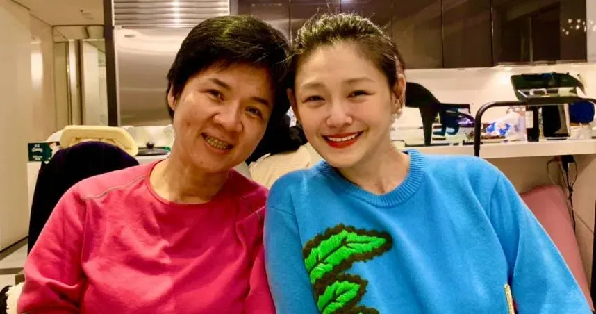 許雅鈞妹妹（左）憶起大S生前真誠對待小S婆家的人。（圖／翻攝自許馨云 臉書）