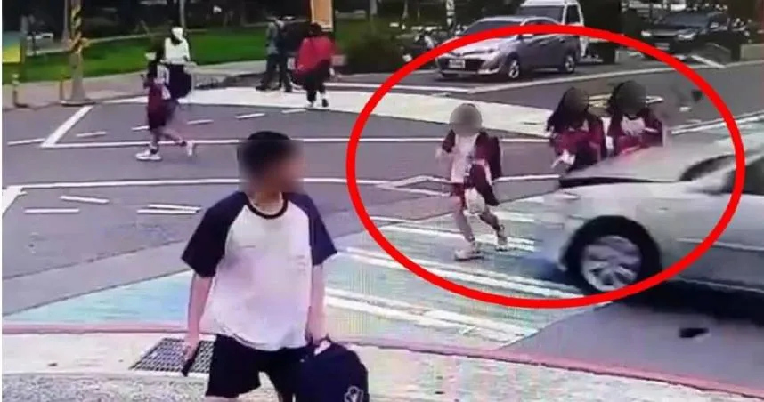 這起車禍中，有9名死傷者是三峽國中學生，包含3名同班的女學生。這3位女學生是同班好友，卻有2人在此次事件中宣告不治，另外1人也因重傷在加護病房觀察中。（圖／翻攝畫面）