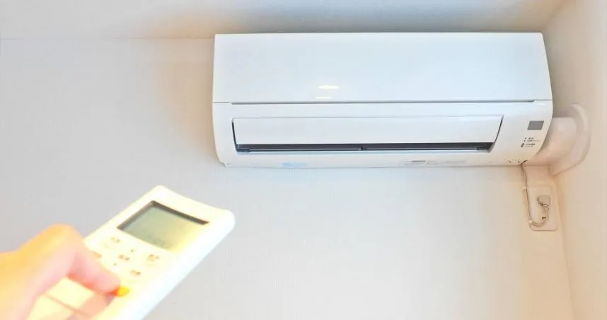 炎熱天氣下，冷氣溫度建議可調在26度至28度有助省電。（示意圖／取自photoAC）