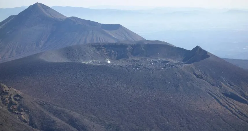 日本的新燃岳火山持續活動。（圖／翻攝自維基百科，由 Motamota, CC BY-SA 4.0）