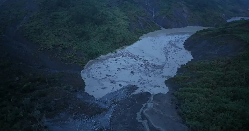 南投里長示警，清水溪疑出現「堰塞湖」。（圖／翻攝自竹山鎮長陳東睦臉書）