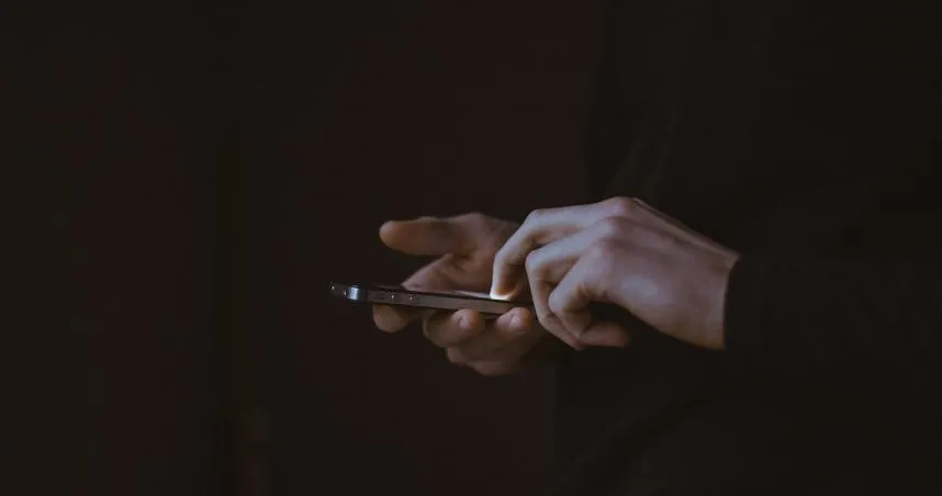 新竹男子遭詐騙集團連續騷擾一個月後受騙90萬元。（圖／示意圖，Unsplash）