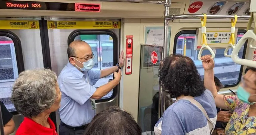 針對列車到站時跑馬燈無顯示站名,北捷於中和新蘆線試辦「精簡版列車到站資訊」。(示意圖/翻攝自台北捷運臉書)