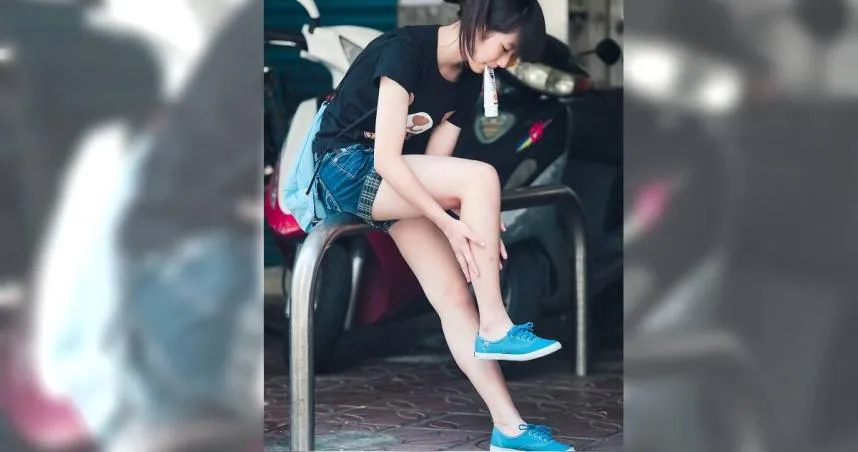 近日天氣炎熱，許多人外出都會擦防曬乳保護皮膚，但其中的二苯酮-3成分長期使用會有致癌疑慮，專家呼籲要徹底清潔。（示意圖／報系資料照）
