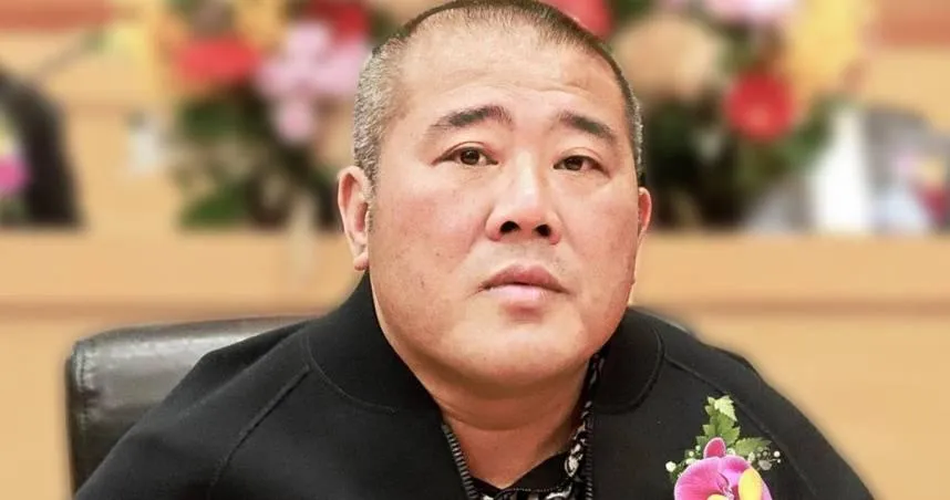 蔡政宜過去主要在嘉義活動，近年則轉移至高雄，並在亞灣區購置市值上億的豪宅長期居住。（圖／中天新聞）