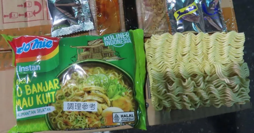 食藥署檢測印尼知名泡麵，調味粉包含有致癌農藥，但印尼官方重驗後表示安全無虞。（圖／衛福部食藥署）