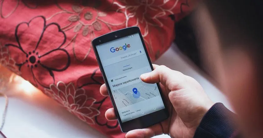 Google Maps會開始抓「寫評論送東西」行為。（示意圖／pixabay）