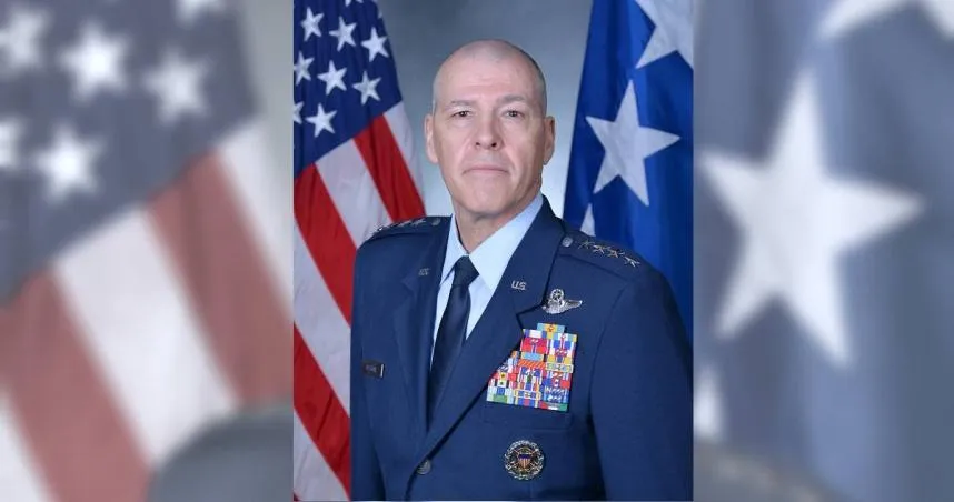 美國空軍全球打擊司令部（AFGSC）司令比西爾（Thomas A. Bussiere））。（圖／翻攝自U.S. Air Force）
