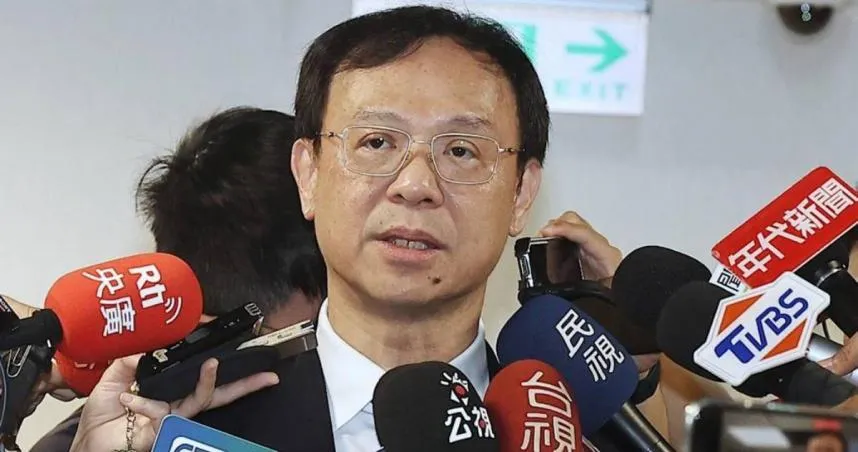 衛福部長石崇良今日在立法院衛環委員會會前受訪時指出，百威公司使用工業雙氧水加工豬腸違反《食安法》，罰金確定超過5千萬元。(圖/報系資料照)