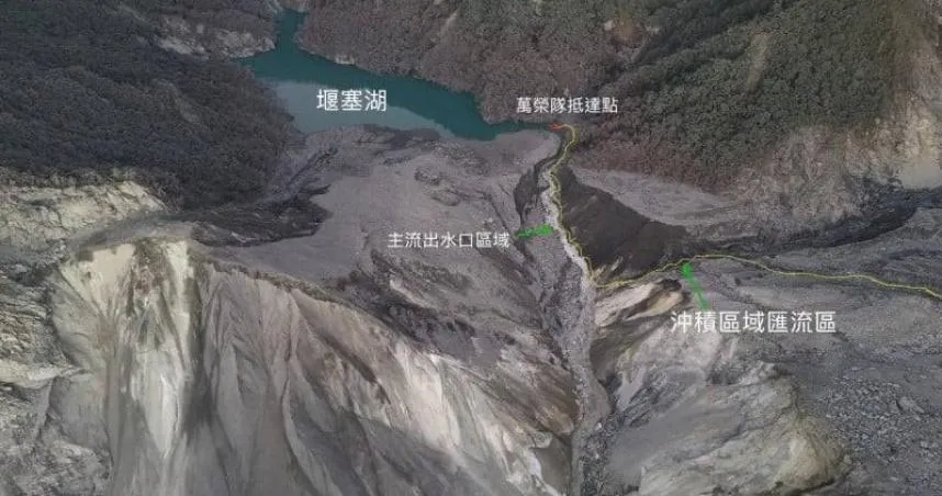 馬太鞍溪堰塞湖地表仍持續變形、集水區多處有新裂隙。(圖/林業署花蓮分署提供)