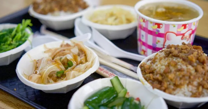 營養師點出小吃店碳水炸彈名單，乾麵、麻醬麵都上榜。（示意圖／Photo AC）