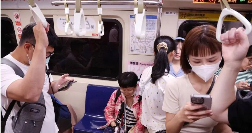 韓國遊客到台灣搭捷運說，車廂味道有點重。（示意圖，非新聞當事人／報系資料照）