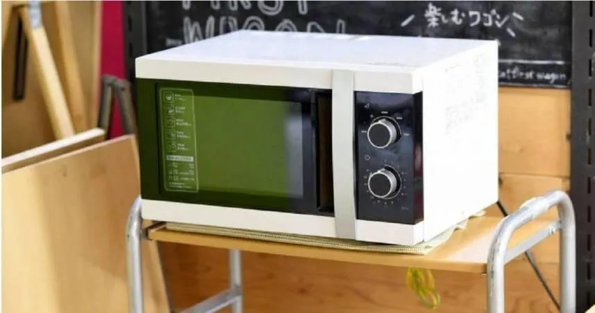 現代人生活忙碌，超商微波食品快速又方便，成為不少民眾解決三餐的選擇之一。（示意圖／Pixabay）