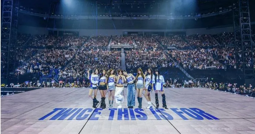 TWICE為粉絲演唱蔡依林〈日不落〉，圖為先前墨爾本場。（圖／翻攝自TWICE IG）