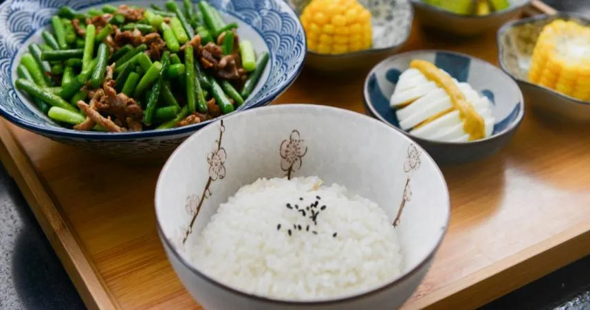 營養師提醒,白飯並非減肥的敵人。(示意圖/Pexels)
