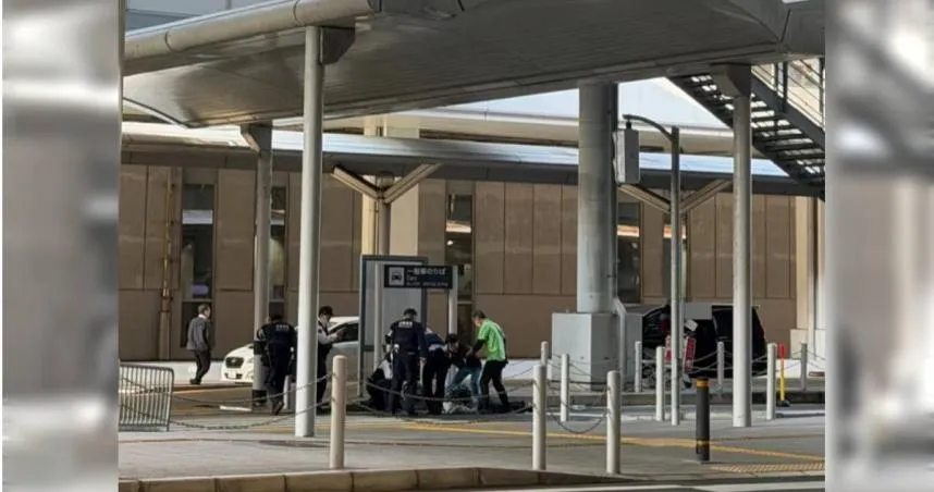 一名20多歲大陸籍男子與母親到日本旅遊，今（25）日卻在關西機場第一航廈墜樓身亡。（圖／翻攝自微博／極目新聞）