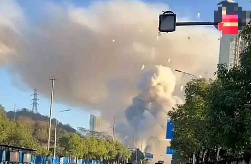 大陸湖南郴州北湖區煙火爆竹店日前爆炸造成3傷。（圖／翻攝九派新聞）