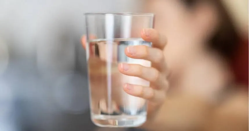 民眾進補後可多喝水，加速代謝並排除體內刺激物。（示意圖／unsplash）