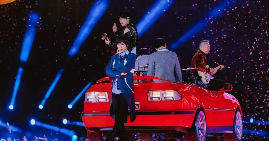 五月天「回到那一天」巡演首站27日在台中舉辦，現場有歌迷為英雄余家昶點唱〈起來〉。（圖／相信音樂提供）