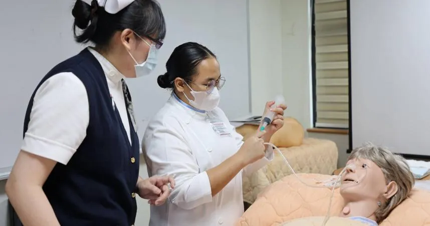 採用勞動部「中階技術工作人力計畫」,花蓮慈濟是全台第一家聘僱外籍護佐的醫院。(圖/翻攝自花蓮慈濟醫院臉書)